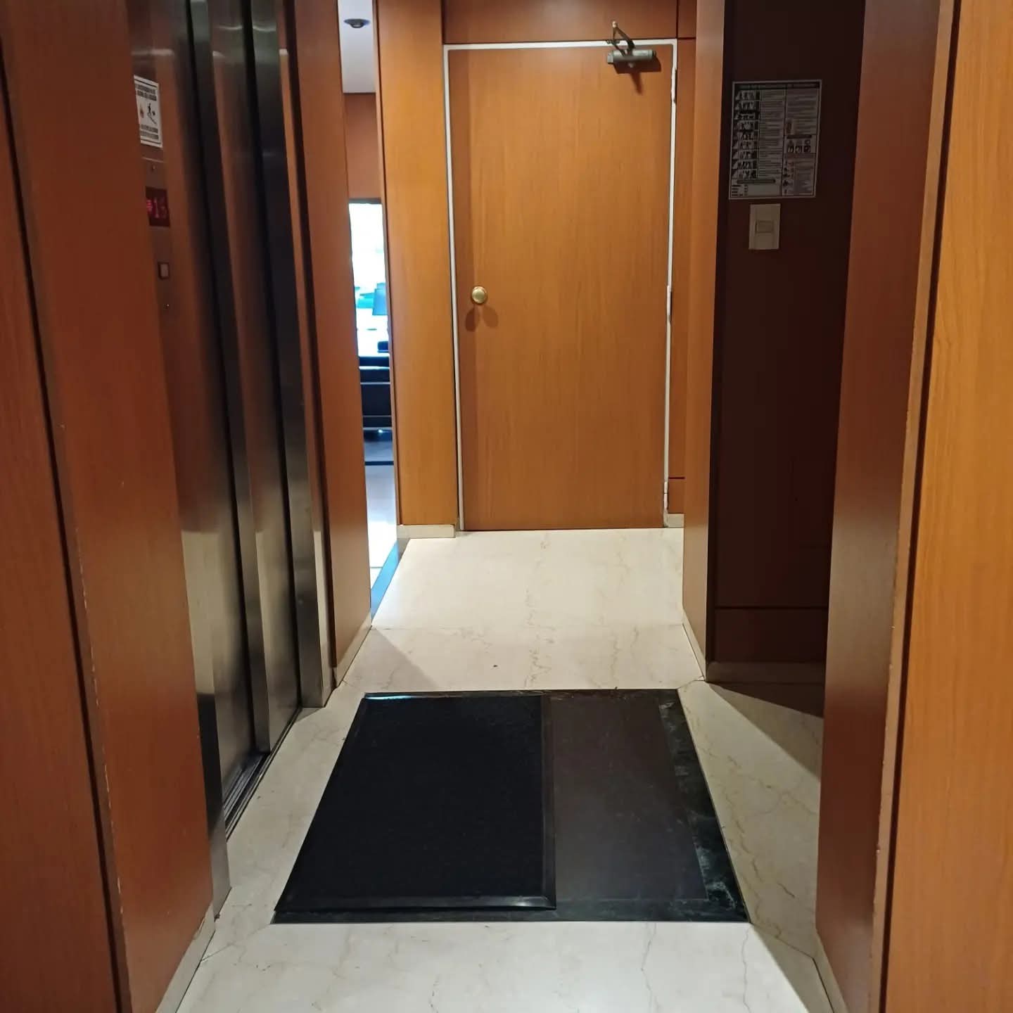 FOTOGRAFIA DE LIMPIEZA DE OFICINAS